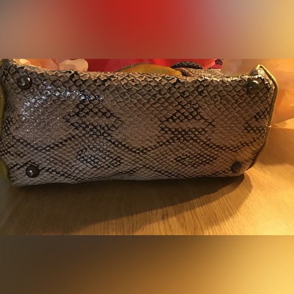 Hilary Radley unique handbag - Picture 2 of 12